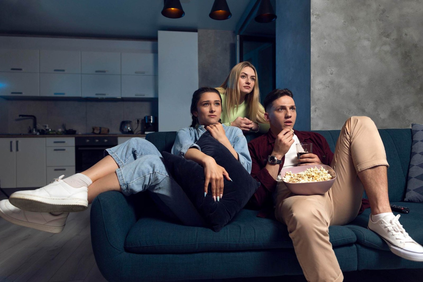 Assistindo IPTV GoldenCross na Smart TV em casa